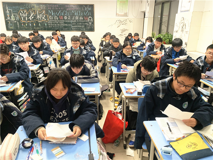 高一年級(jí)：紙短情長舐犢恩 山水綿長反哺情(圖2)