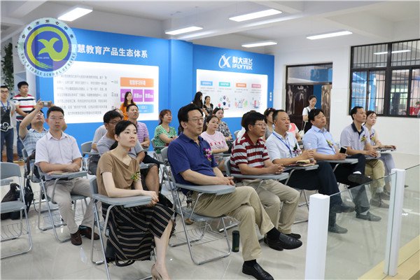 合肥七中與科大訊飛建立示范校合作，全國首個“智慧教育未來教室”落成(圖10)