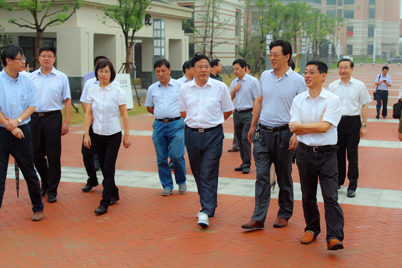 省委常委、市委書記吳存榮調(diào)研合肥七中新校(圖2)