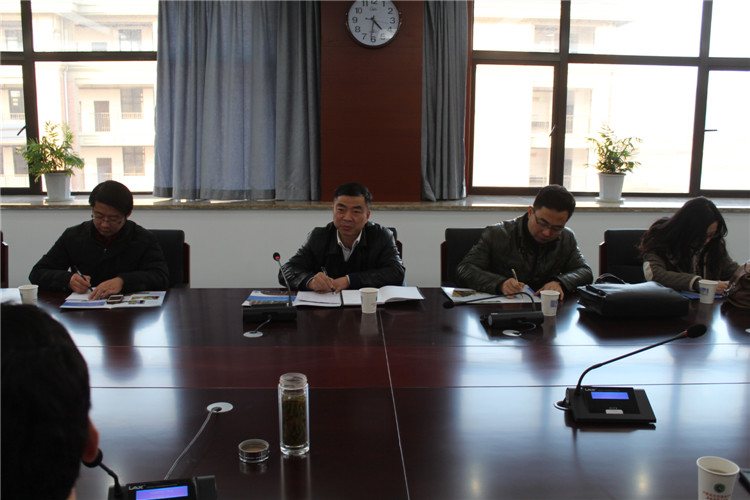 合肥五十中來(lái)我校參觀交流校史館建設(shè)(圖1)