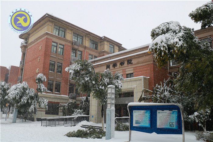 黨員干部掃雪忙 師生離校保通暢(圖2)