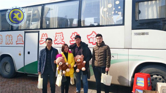 獻(xiàn)血車開進(jìn)校園，愛心溢滿人間(圖10)