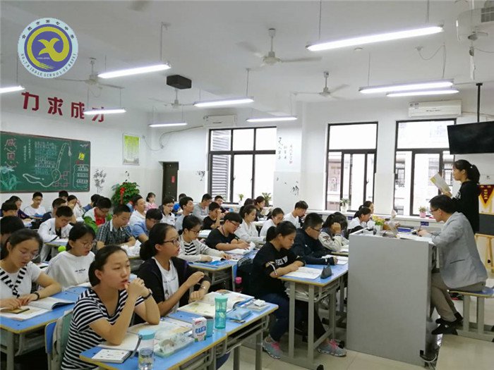青春似火勤學早，便引書聲到碧霄(圖1)