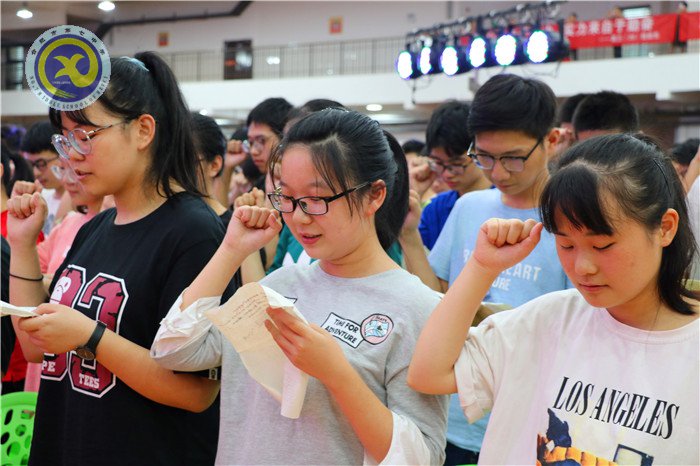 有你同行，風(fēng)雨無阻；斗志昂揚(yáng)，擁抱彩虹(圖13)