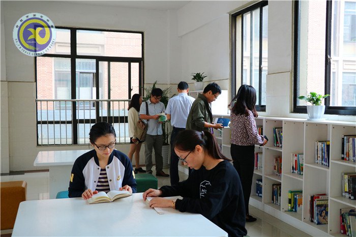 辦公環(huán)境大檢查 校園綻放文明花(圖6)