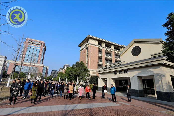 江淮晨報(bào):學(xué)校將成為全市“最美”建筑群(圖1)