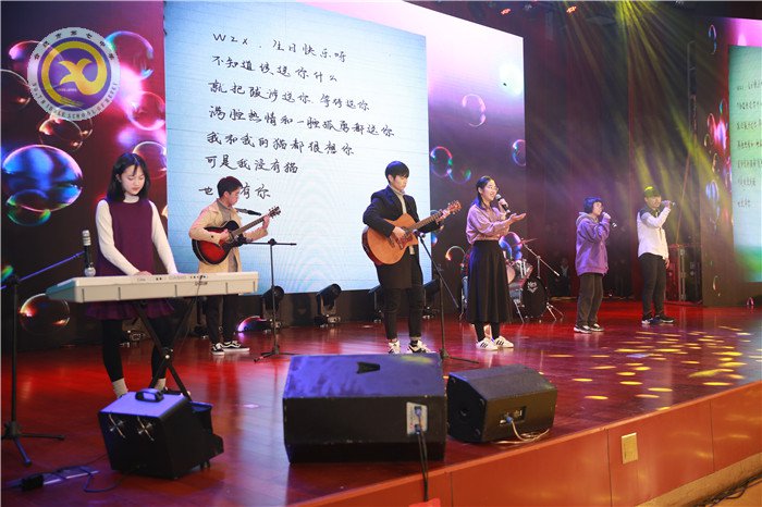科技點(diǎn)夢(mèng)想 文藝綴青春 芳華迎新年(圖10)