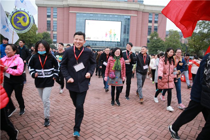 懷揣夢想再出發(fā) 攜手并進(jìn)齊奔跑(圖2)