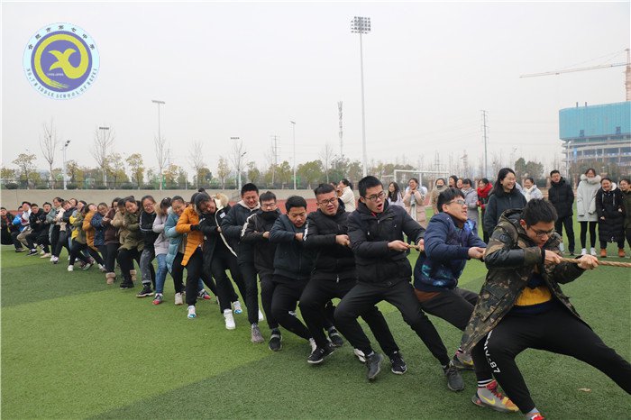 凝心聚力拔河賽，辭舊迎新戰(zhàn)高三(圖2)