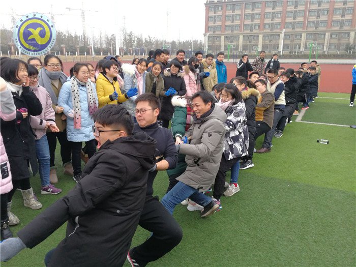 凝心聚力拔河賽，辭舊迎新戰(zhàn)高三(圖3)