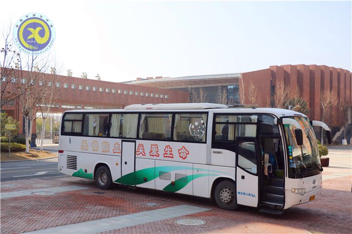 愛心獻血車進校園 熱血匯聚生命長河(圖1)