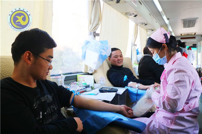 愛心獻血車進校園 熱血匯聚生命長河(圖4)