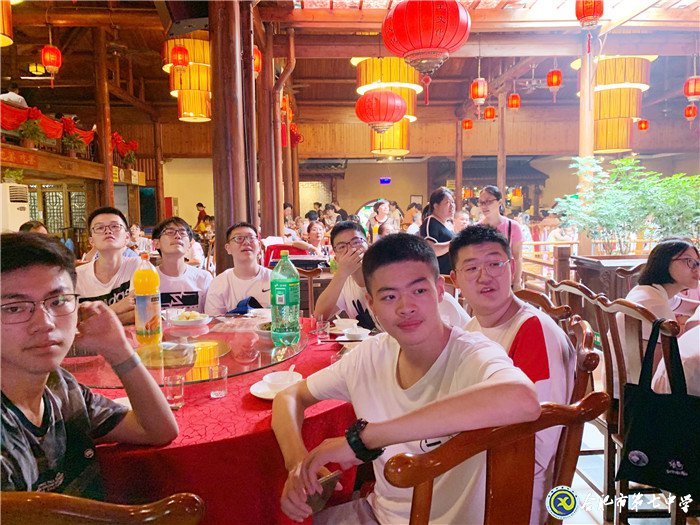 八月登頂蜀峰躊躇滿志，六月蟾宮折桂志在必得(圖9)