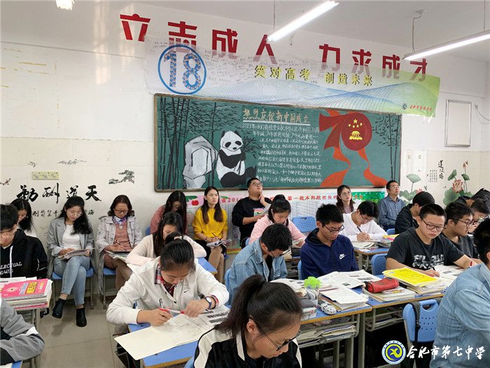 專家視導(dǎo)指方向，共同交流促提高(圖2)