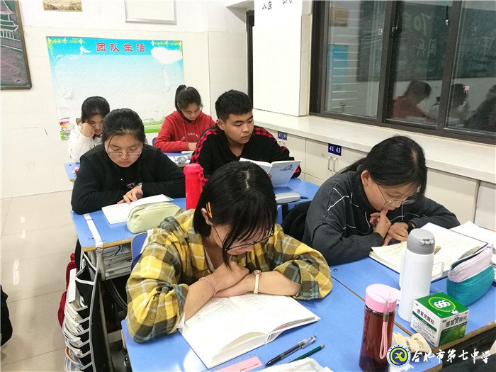 腹有詩書氣自華 文化自信當自強(圖1)