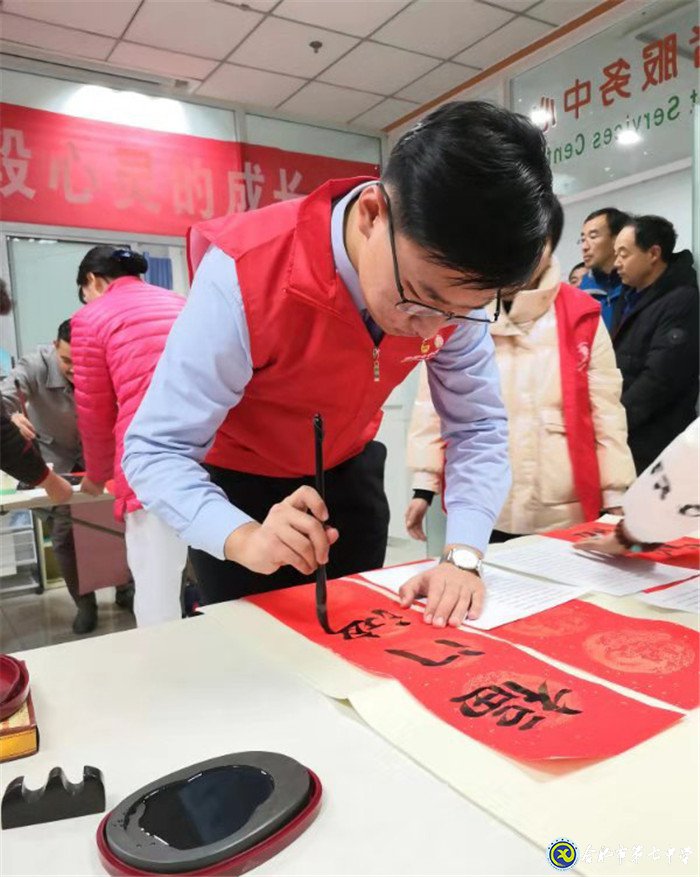 迎新春，賀新年，七中學(xué)子歡至科大附屬醫(yī)院寫春聯(lián)(圖2)