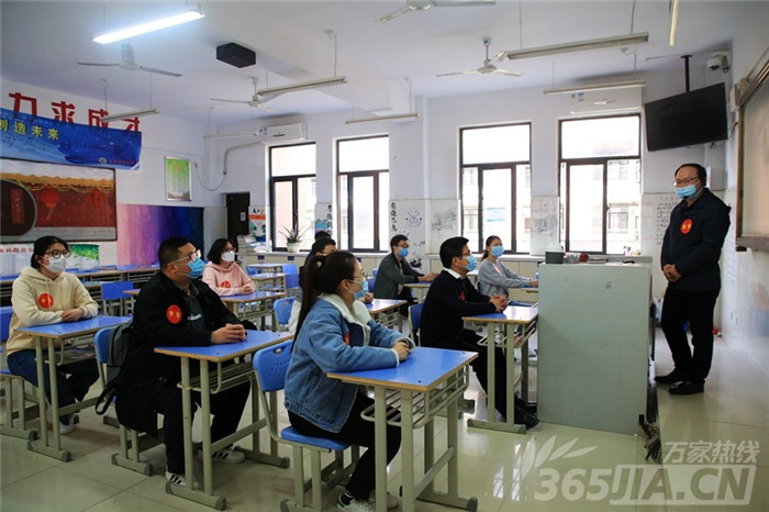 萬家熱線：千余名學(xué)子將這樣報(bào)到、上課 直擊合肥七中“開學(xué)”演練現(xiàn)場(圖5)