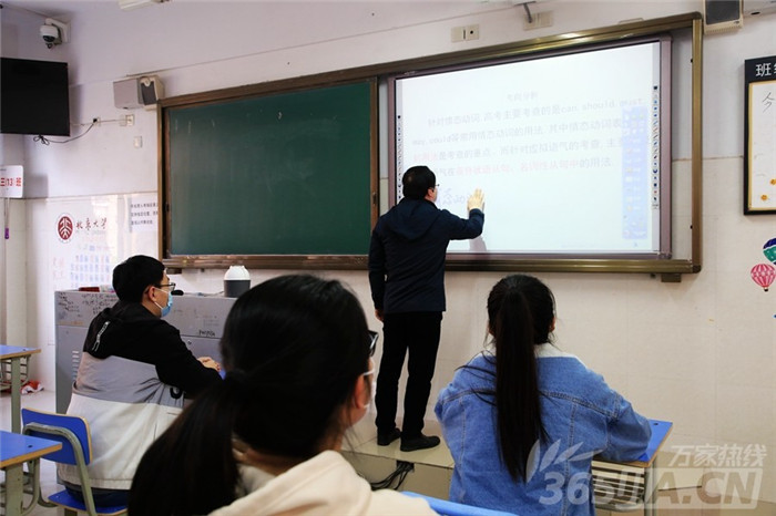 萬家熱線：千余名學(xué)子將這樣報(bào)到、上課 直擊合肥七中“開學(xué)”演練現(xiàn)場(圖6)
