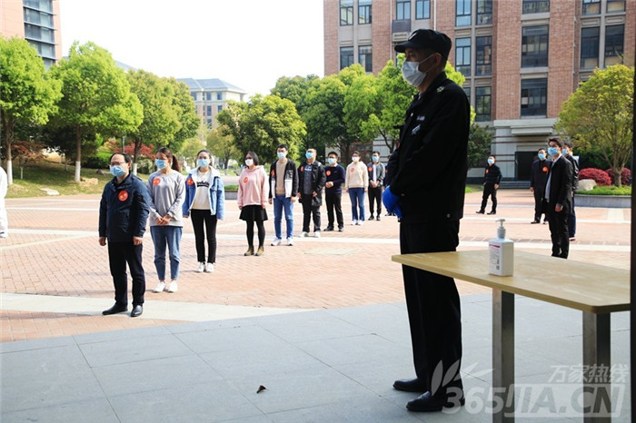 萬家熱線：千余名學(xué)子將這樣報(bào)到、上課 直擊合肥七中“開學(xué)”演練現(xiàn)場(圖9)