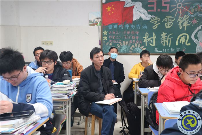 蘇衛(wèi)兵副校長、巫緒忠主任聽課中.jpg
