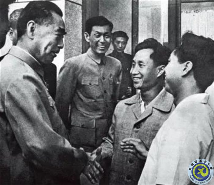 △1966年，周總理接見(jiàn)陳鏡開(kāi)（右二）陳滿(mǎn)林兄弟.jpg
