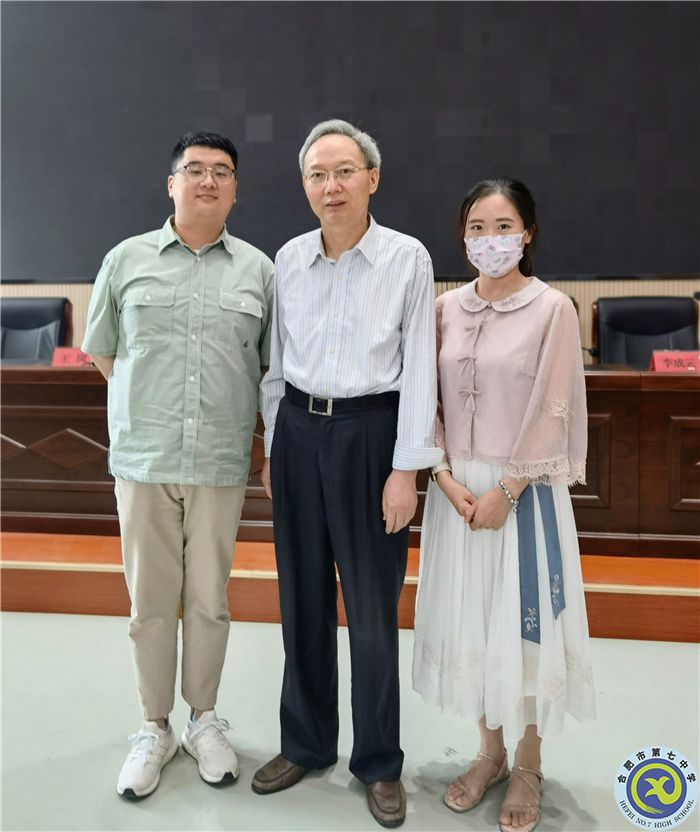 生物王辰一、楊子菡老師面向全市做成果分享2.jpg