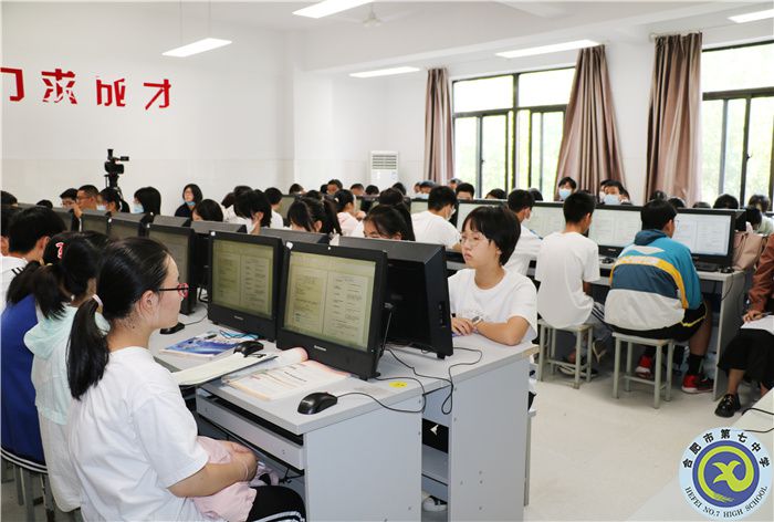 肥七中承辦合肥市高中技術(shù)新課程教學(xué)研討活動(圖1)
