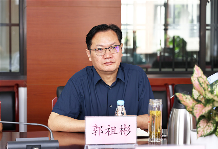皖智教育集團(tuán)考察團(tuán)蒞臨合肥七中參觀考察(圖6)