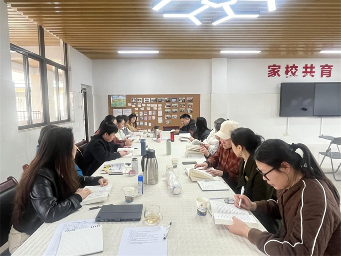 第五十六期家長(zhǎng)讀書(shū)會(huì)1.jpg