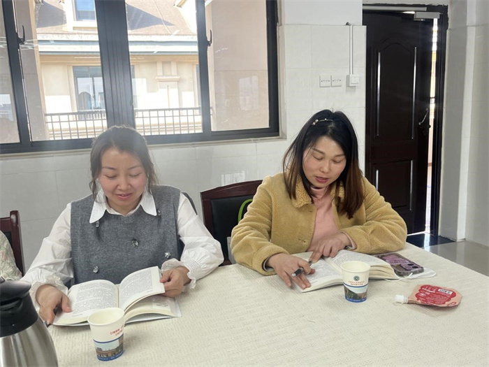 第五十六期家長(zhǎng)讀書(shū)會(huì)2.jpg