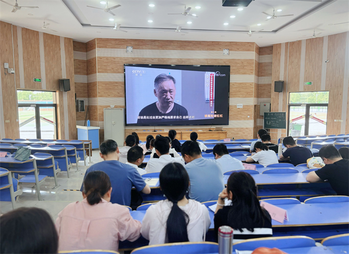 合肥七中第二黨支部召開全體黨員大會(圖1)