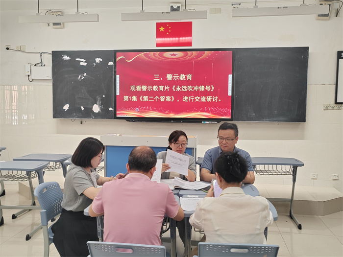 第一黨支部召開(kāi)支委會(huì)1.jpg