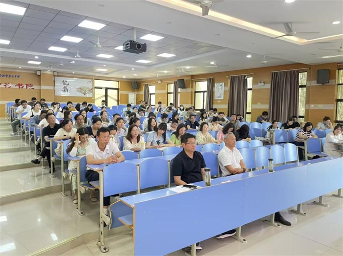 高三年級召開階段性學(xué)情分析會(huì)暨期末工作會(huì)1.jpg